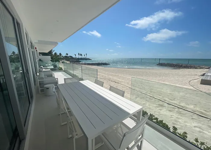 Palm Cay Marina And Resort